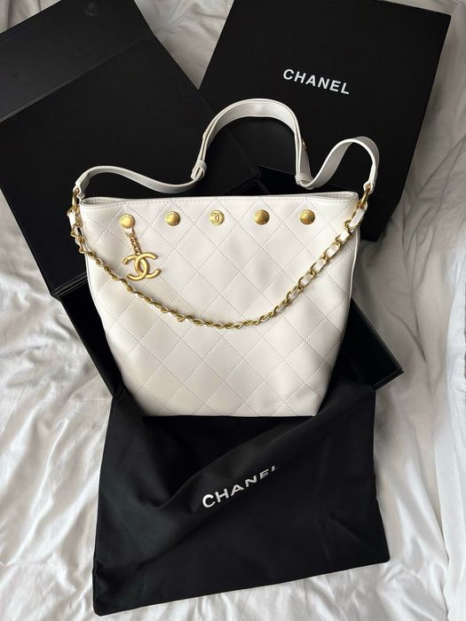 Сумка Chanel Chain Bucket Bag with Gold шкіра | біла, чорна
