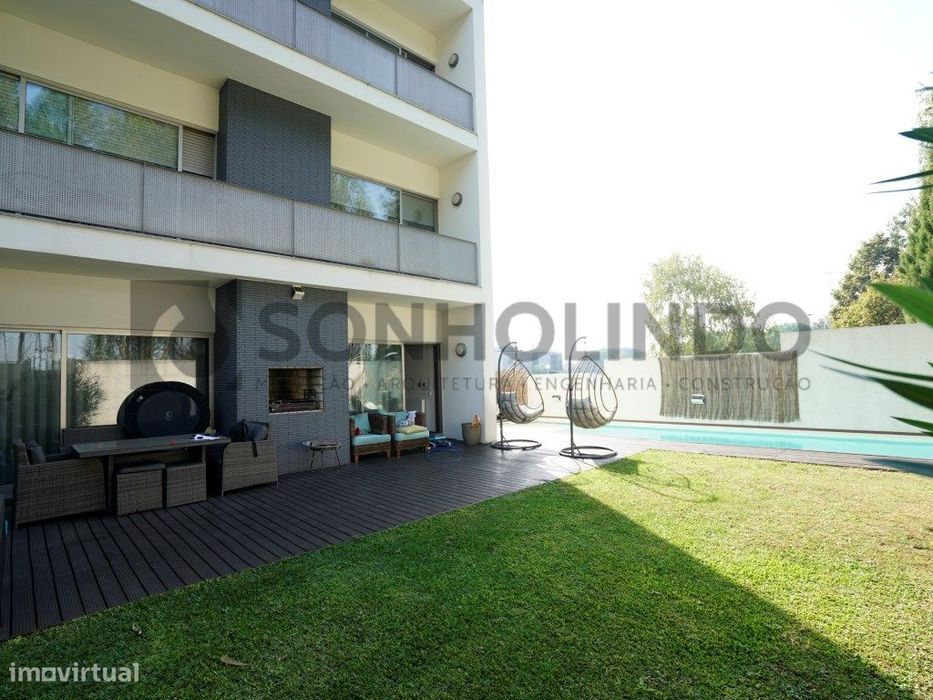 Moradia T4 com piscina de 3 frentes com excelentes áreas, tanto a n...