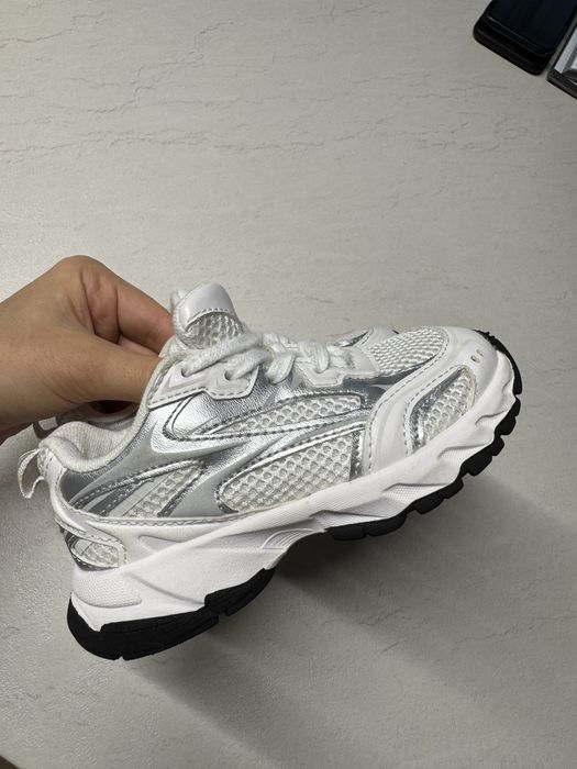 Дитячі кросівки Zara