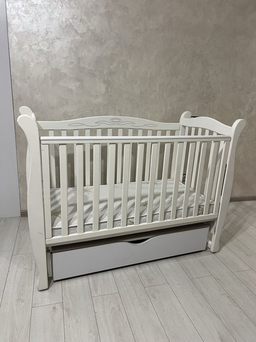 Дитяча кроватка