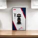 Bburago F1 з Рамкою на Стіну Red Bull RB19 2023 + Фігурка Sergio Perez