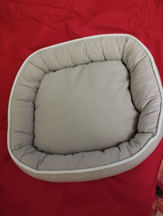 Лежанка для котів та собак