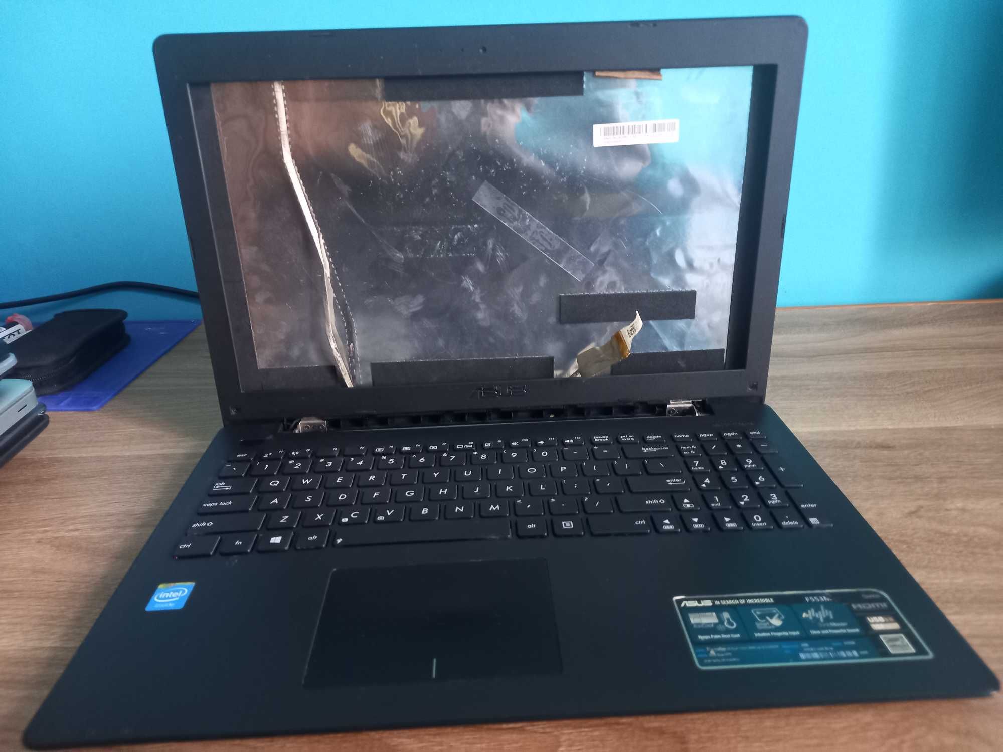 4 Laptopy uszkodzone i działająca myszka