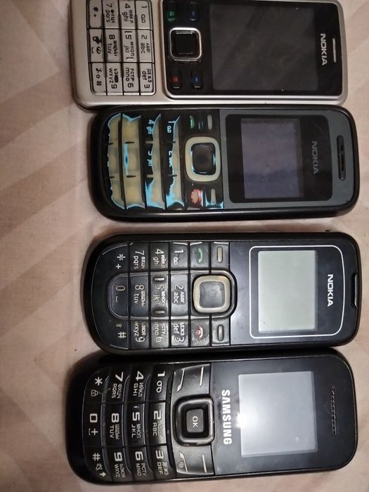 Мобільні телефони.