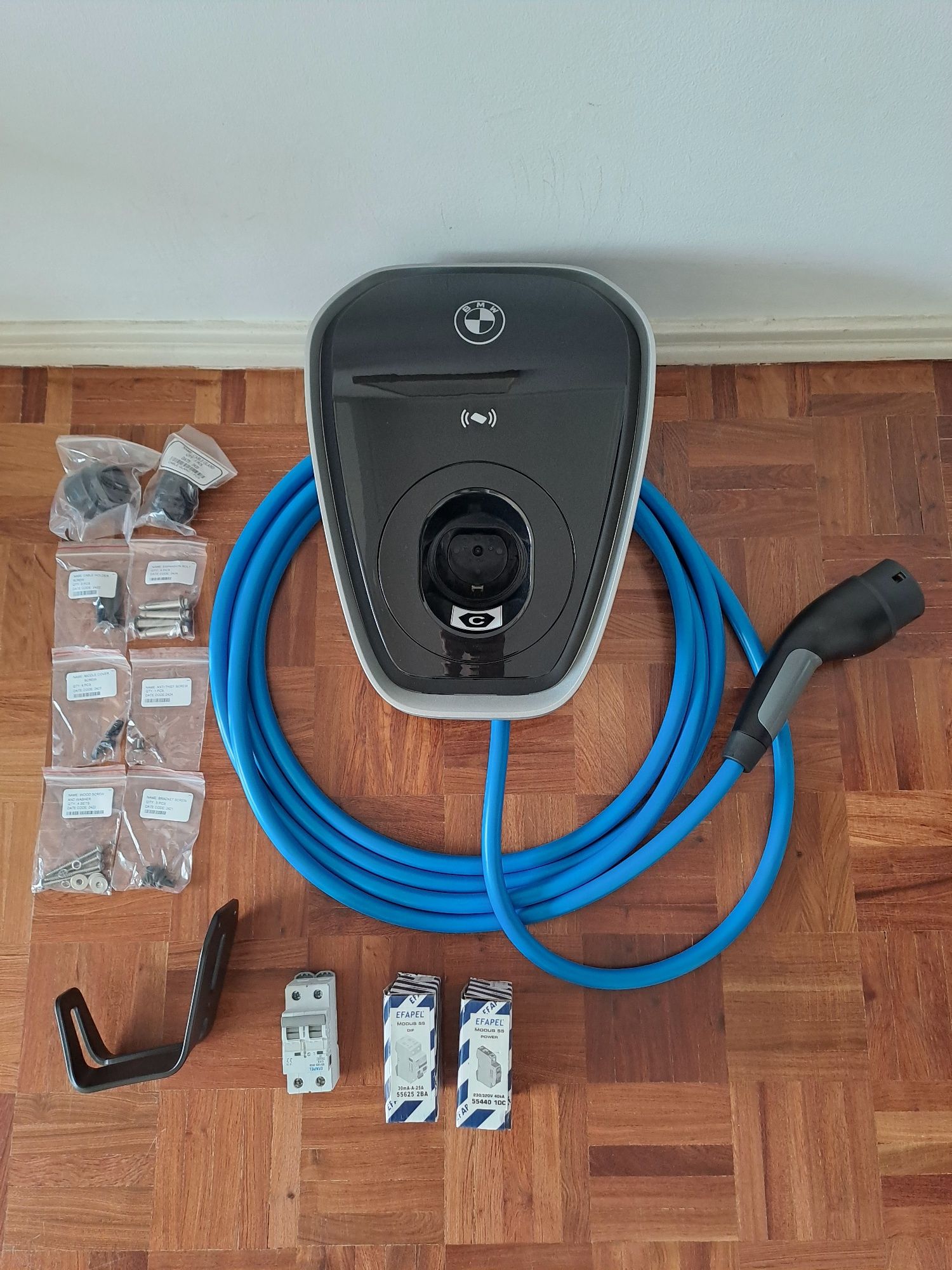 BMW Wallbox Plus - Gen 4 - Ref. 61905A7A8A1
Com 2 disjuntores adiciona
