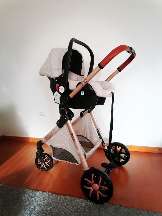 Carrinho de bebé bege Trio Novo