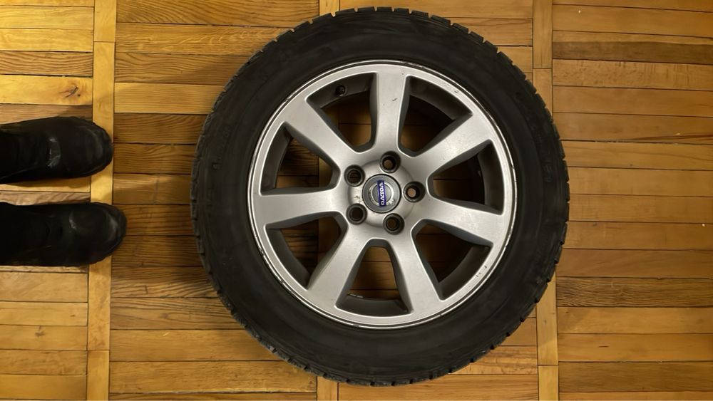 Оригінальні диски Volvo з резиною 215 / 55 R16