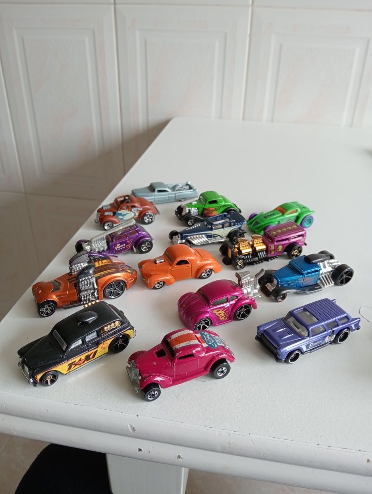 200 Carros hot wheels