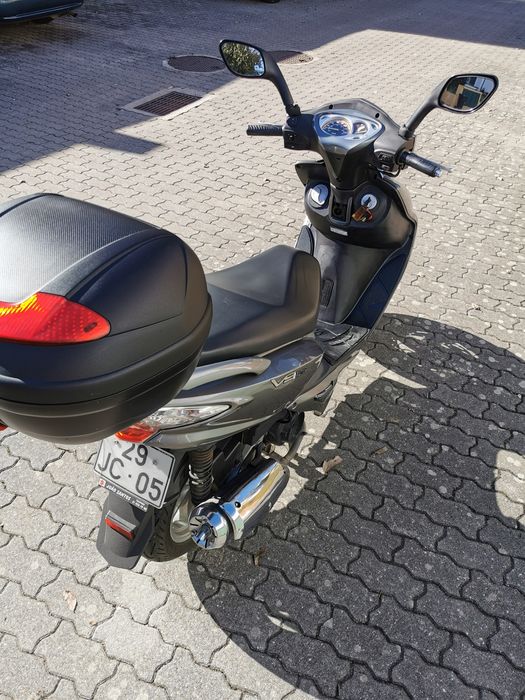 Sym vs 125  DE GARAGEM