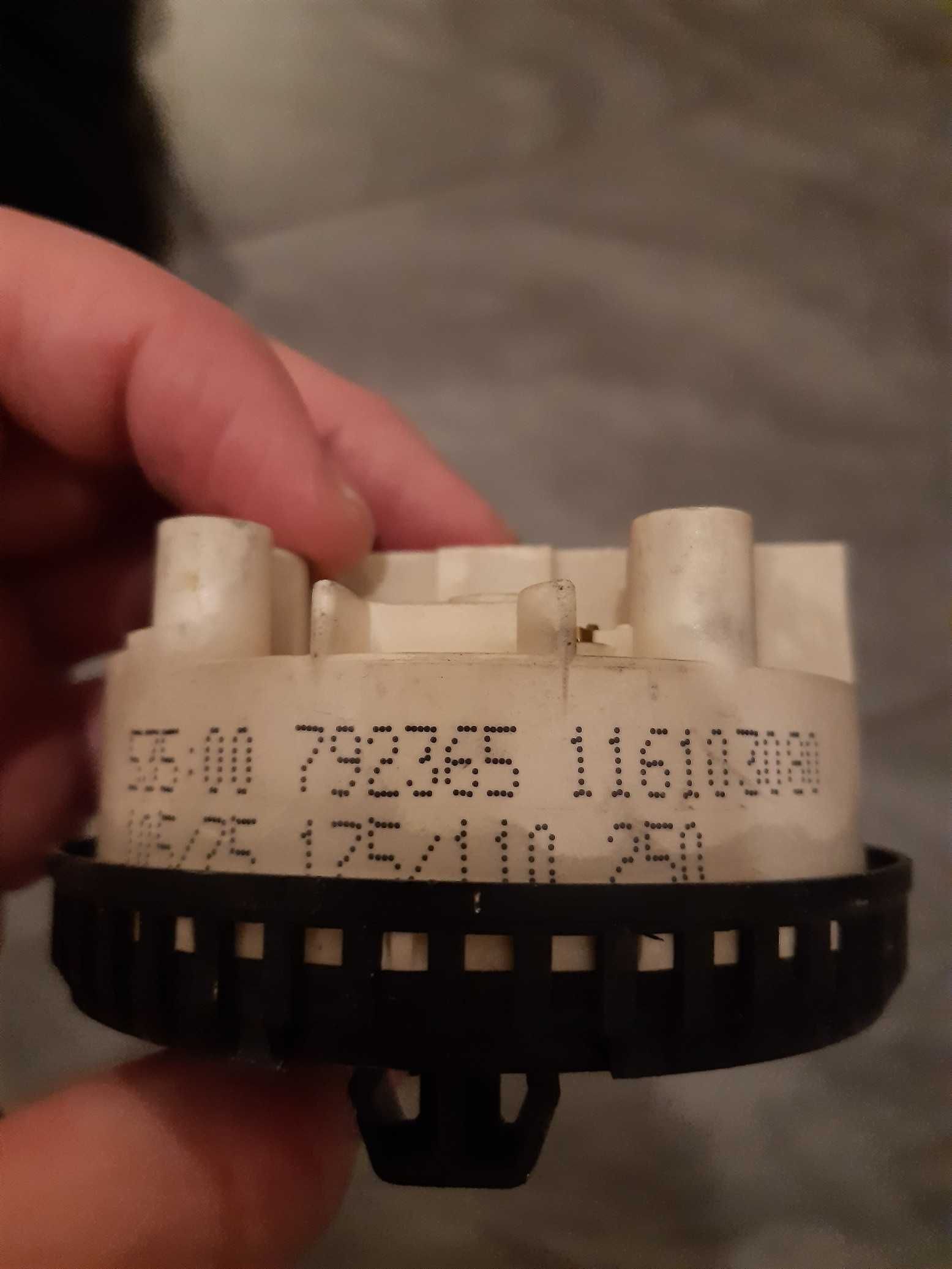 Hydrostat Elbi typ 792 i typ 760 do pralki Indesit Whirlpool presostat