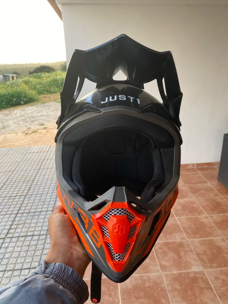 Vende se capacete motocross