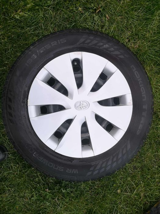 Koła toyota Auris czujniki 195/65/15 opony zimowe Nokian kołpaki tpms