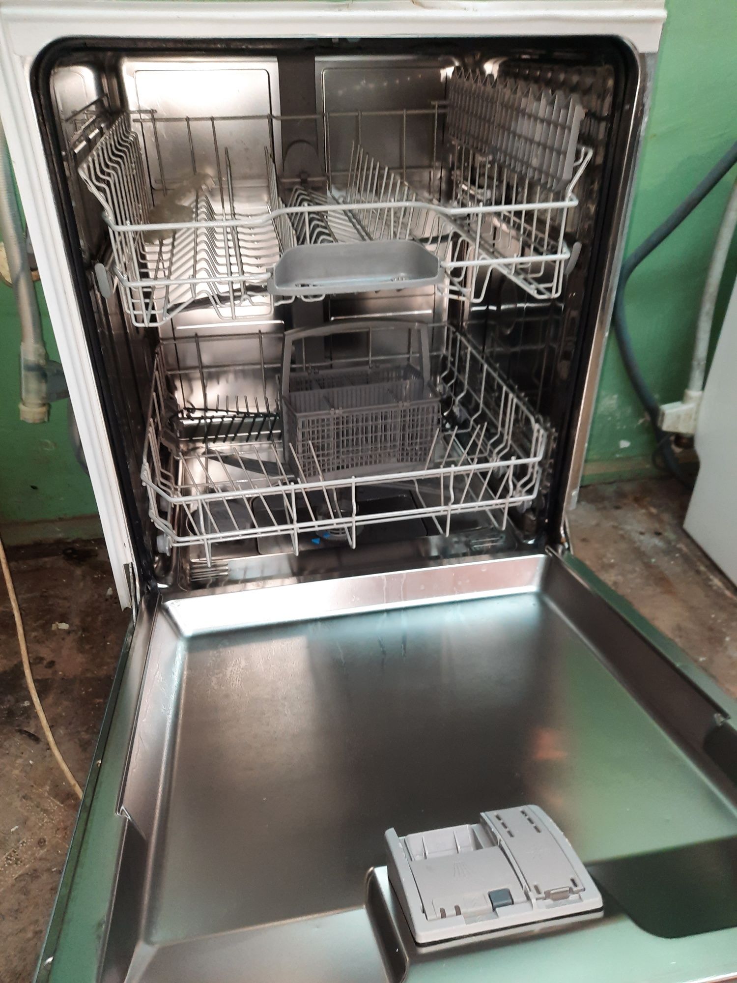 Посудомийна машина вбудована Electrolux,Smeg виробництва Італія