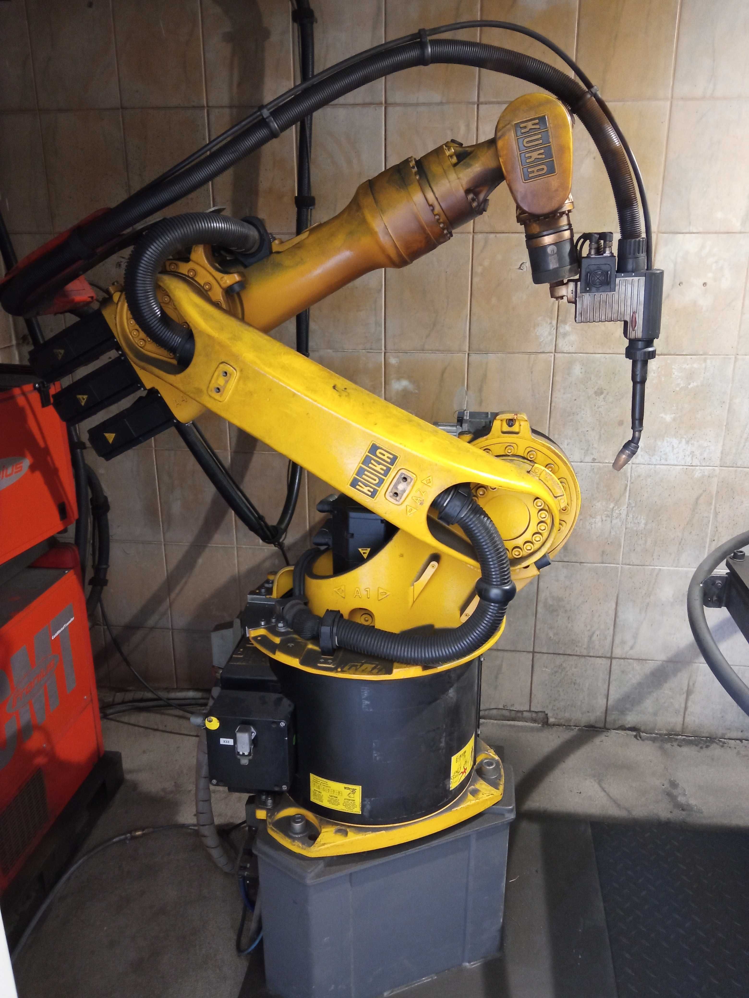Robot spawalniczy KUKA KR16-2 z szafą sterow. i kontrolerem KR-C2 ED.5