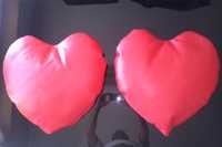 2 Almofadas em pele sintética - formato coração