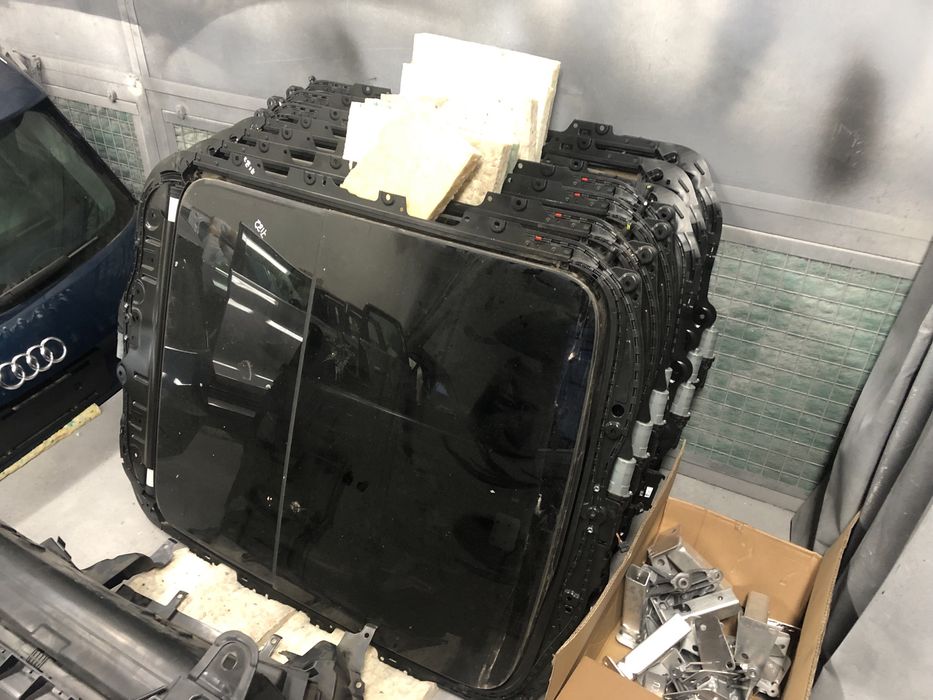 Панорама Ауді Етрон,люк Audi E-Tron