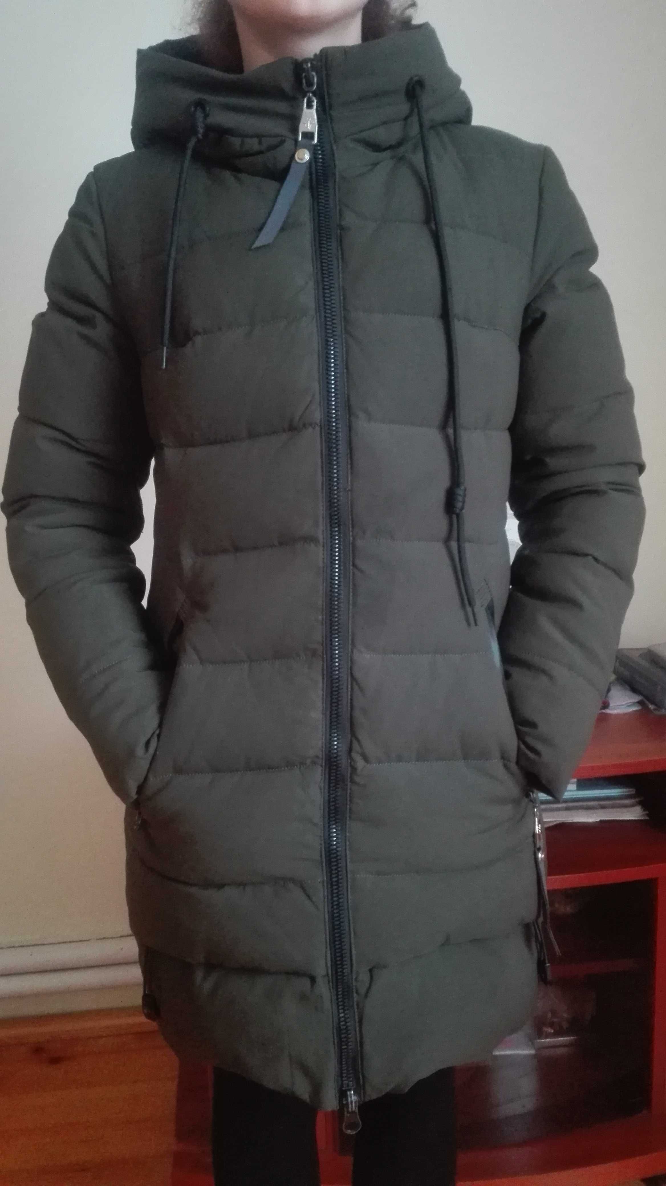 Теплюща курточка-пуховик на зиму