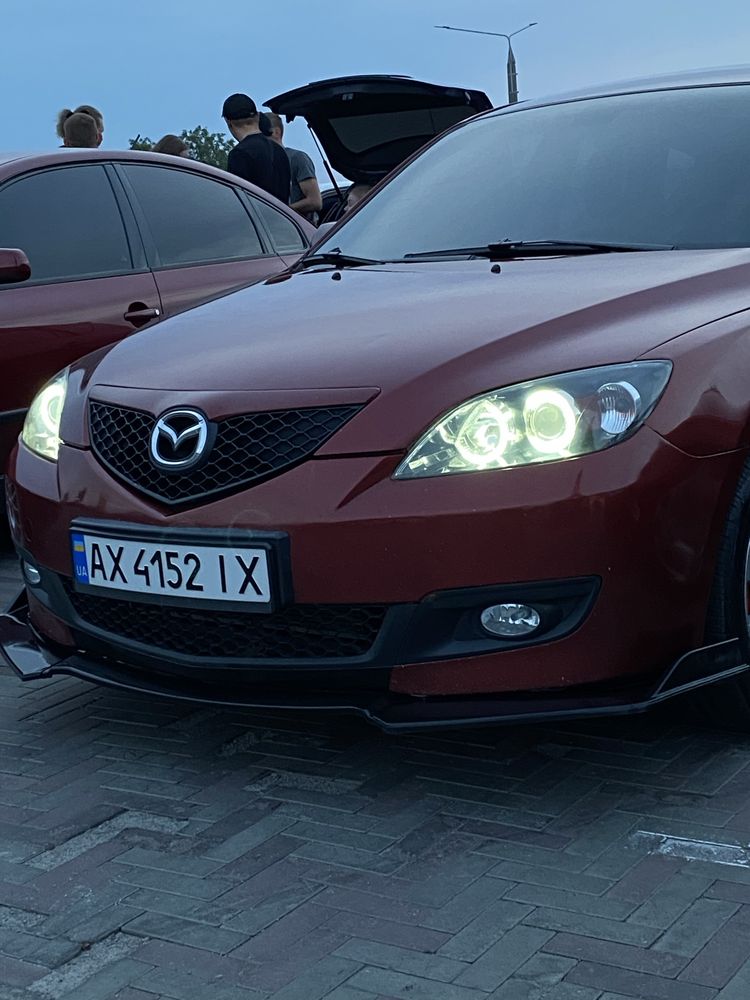 Mazda 3.        .