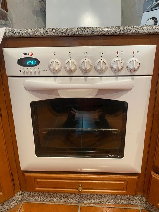 Forno com placa e exaustor Fagor