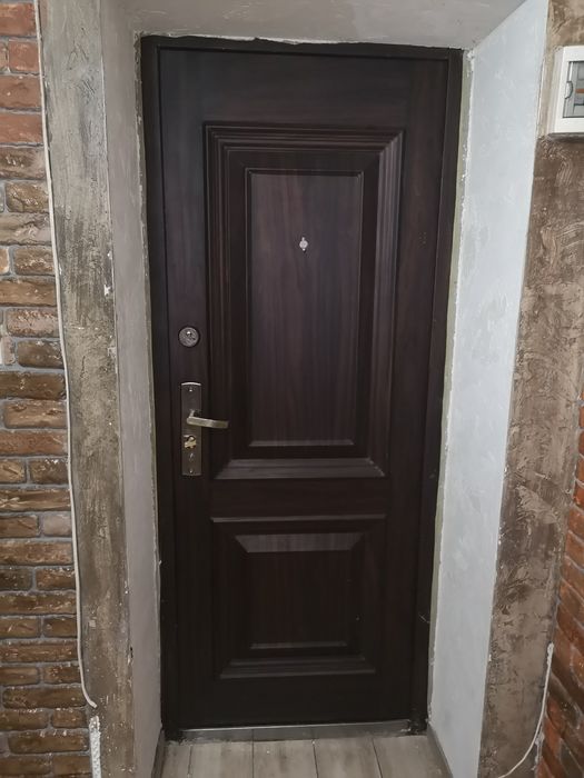 Двері квартирі метал