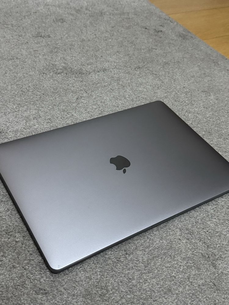 Macbook pro 15’ 500gb TouchBar