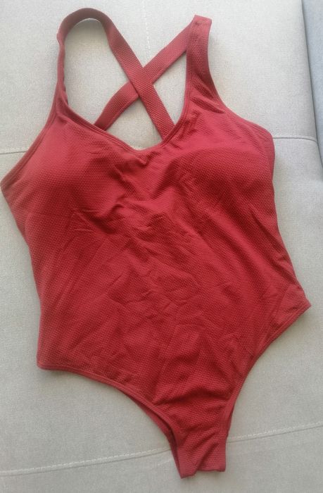 Nowy strój kąpielowy jednoczęściowy. Rozmiar XL (42). Kolor bordo /bur