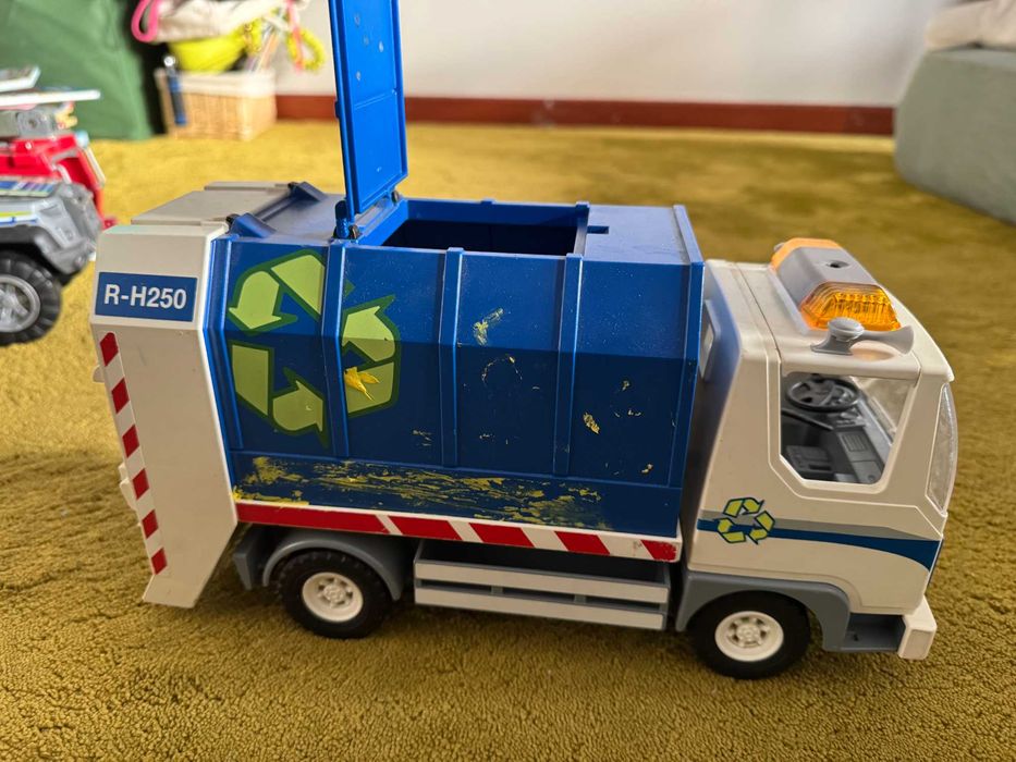 sprzedam samochód śmieciarkę playmobil