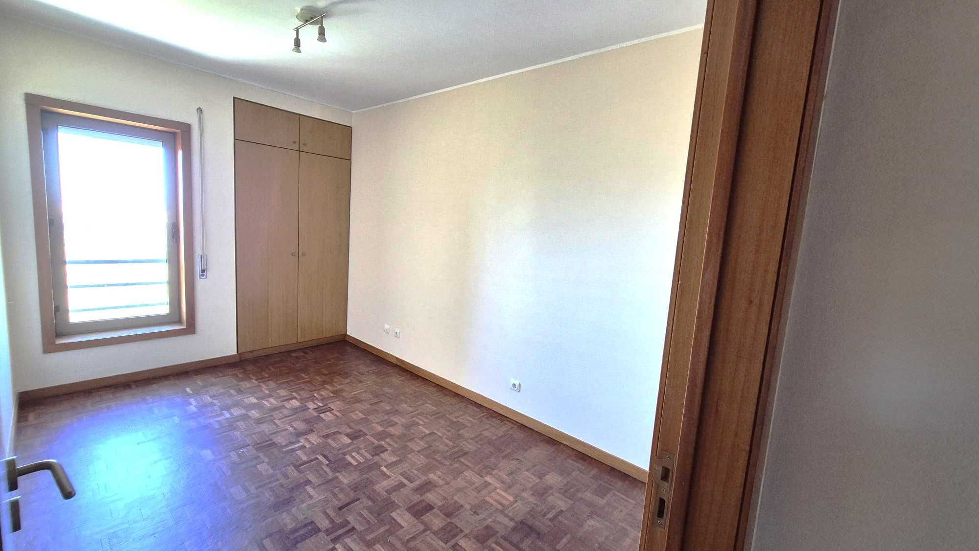Excelente Apartamento T3, Areas muito grandes e Varanda