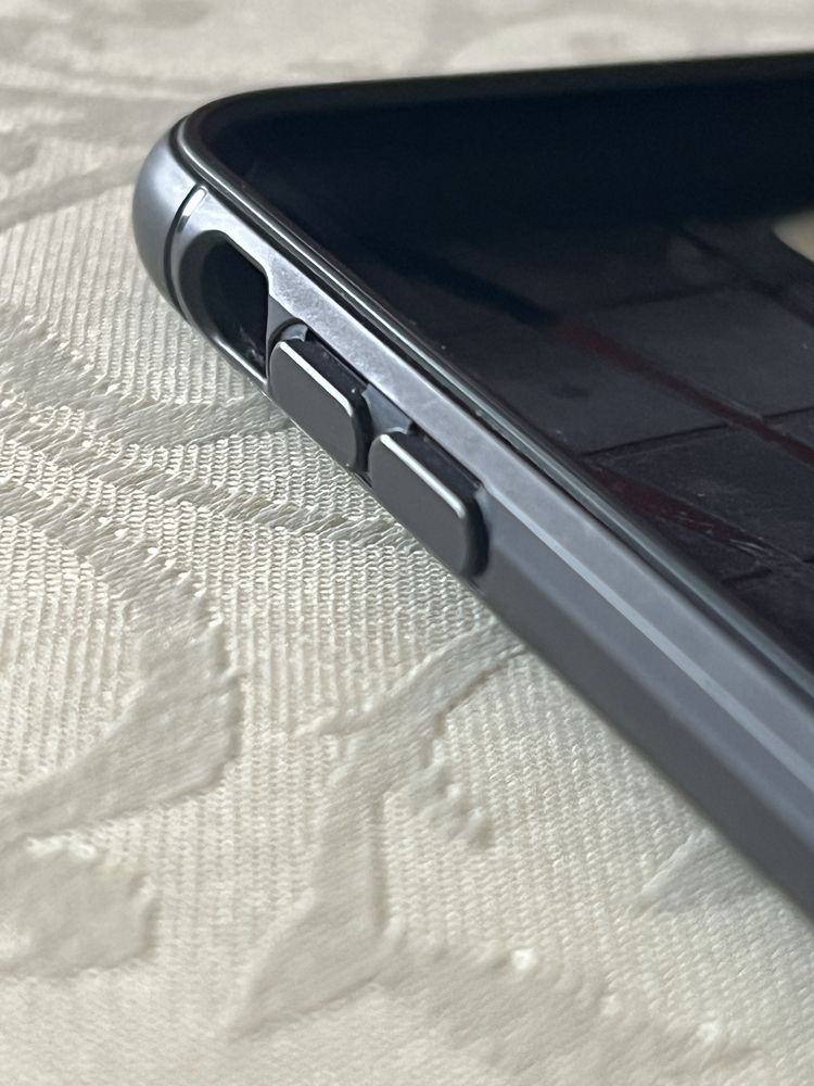 Etui Spigen Rugged Armor iPhone 11 mini, czarne