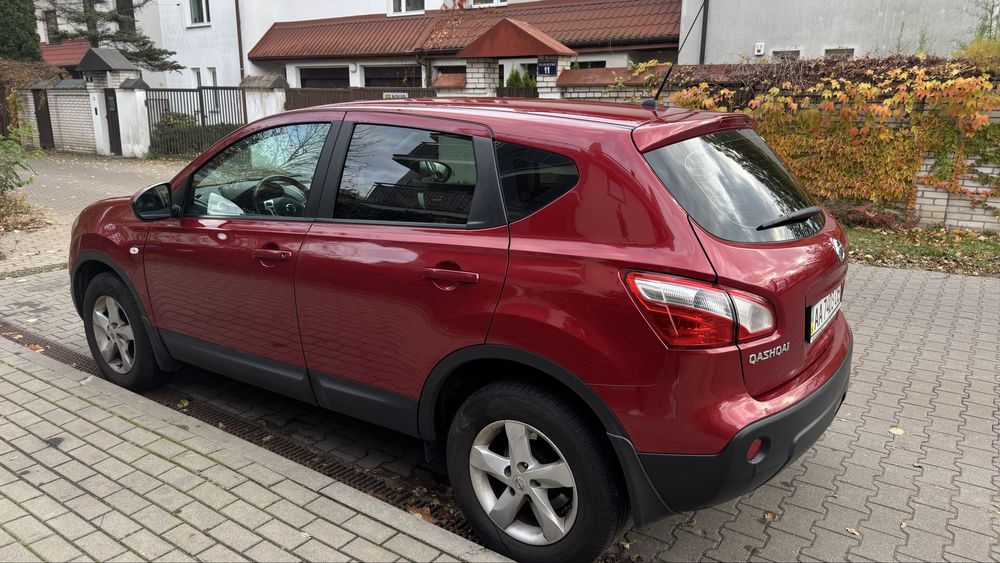 Автомобиль Nissan Qashkai 2013 CVT 1.6