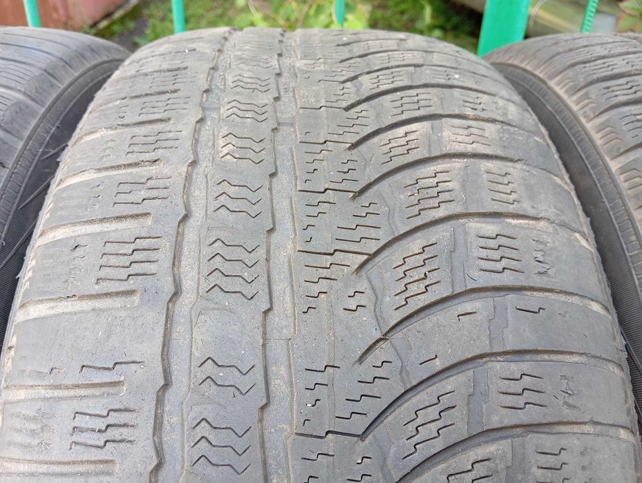 Комплект зимней резины Nokian WR A4 235/45 R18 на допал