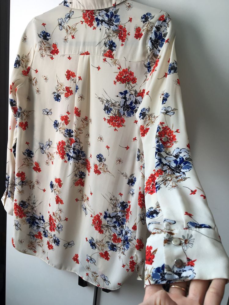Блузка з квітковтм принтом