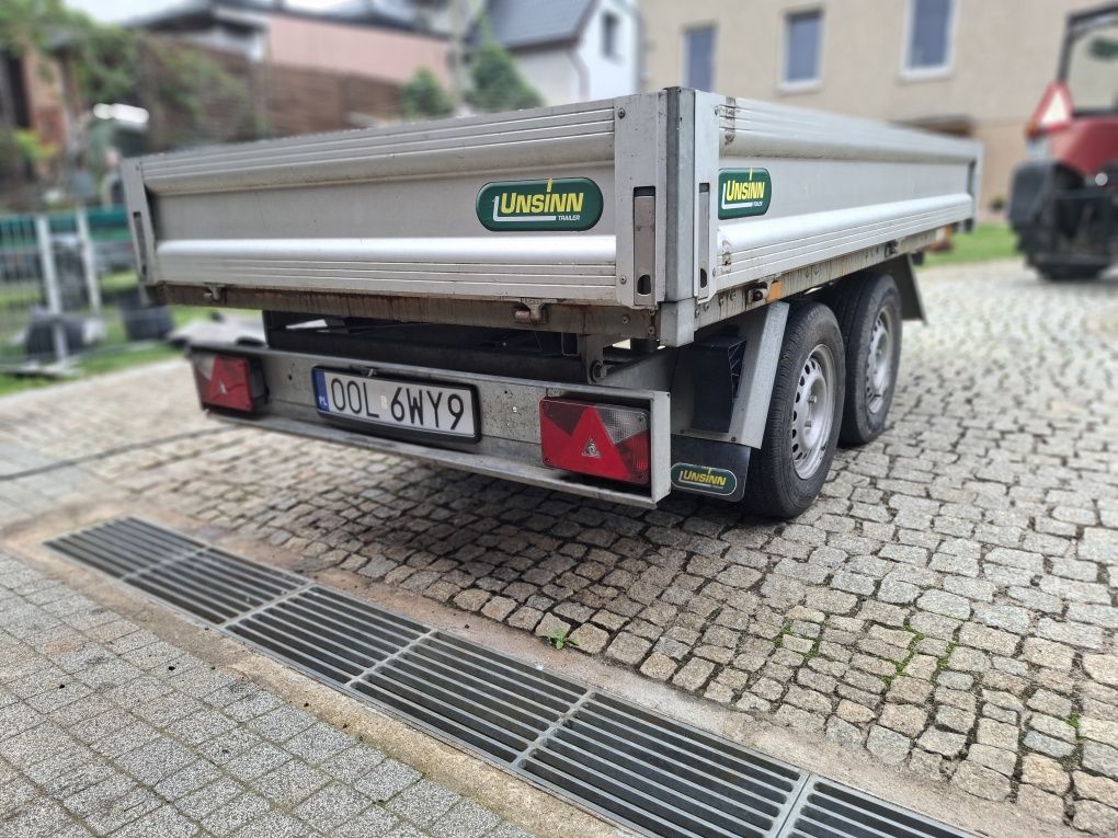 Przyczepka z kiprem, wywrotem. Unsinn.