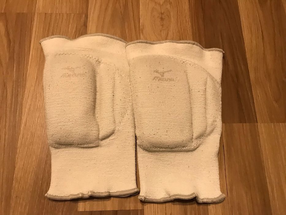 Наколінники mizuno розмір L білі