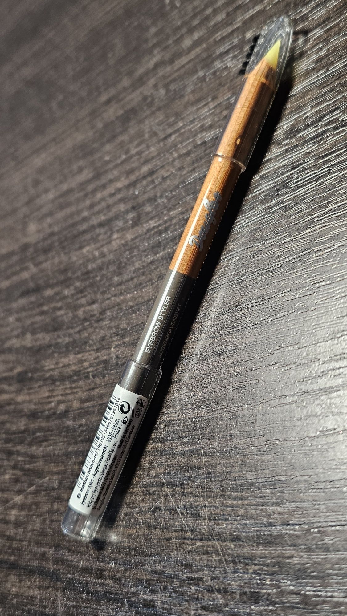 Douglas - Eyebrow Styler, medium brown. Kredka, wosk do brwi.