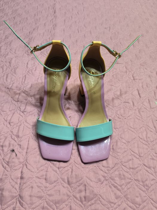 Sandálias salto alto