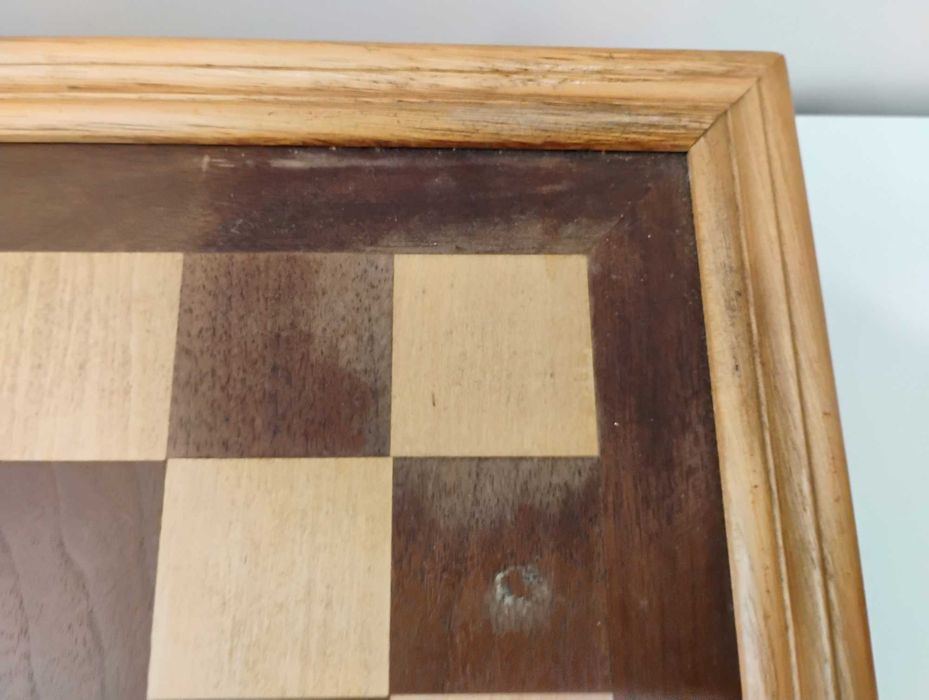 Jogo xadrez c/peças porcelana e tabuleiro madeira
