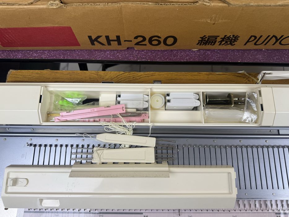 Вязальная машина Brother KH 260 Punch 9