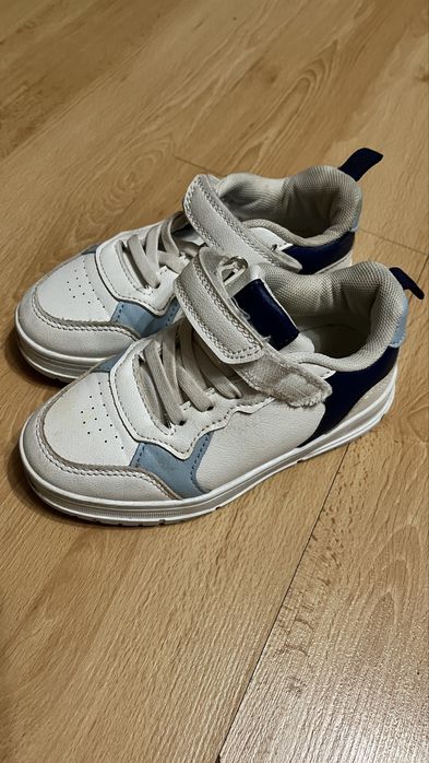 Білі кросівки для хлопчика