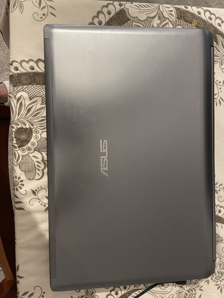 Portatil Asus prateado N73j