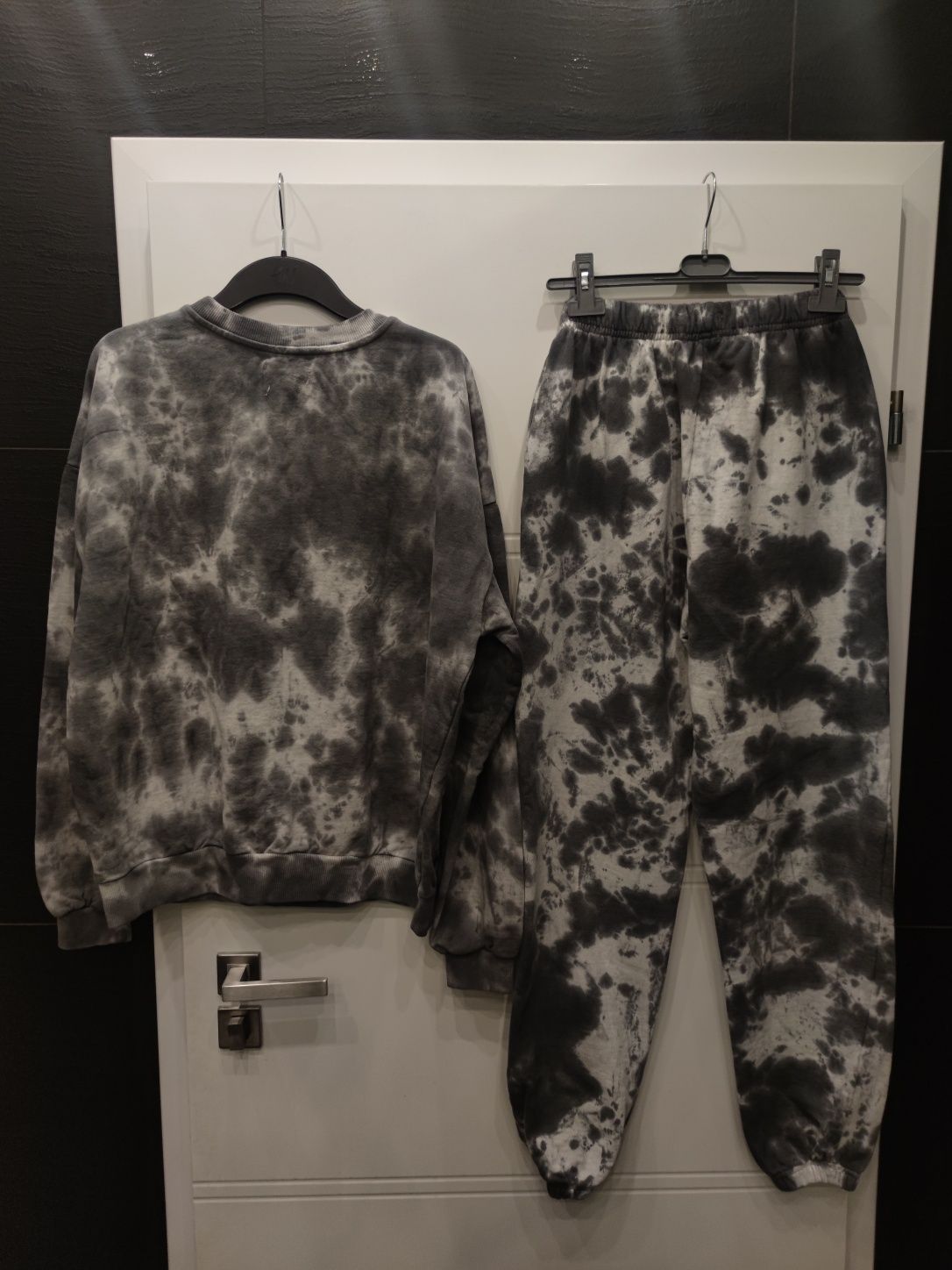 Bluza i spodnie Reserved z efektem tie-dye. Nowe, a TANIEJ