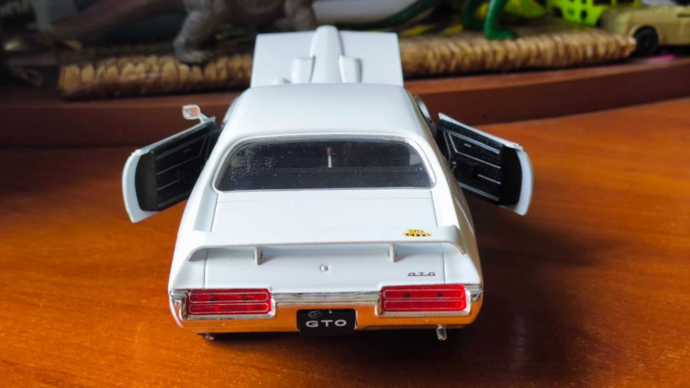 Машинка Pontiac GTO 1989 1/24 Welly