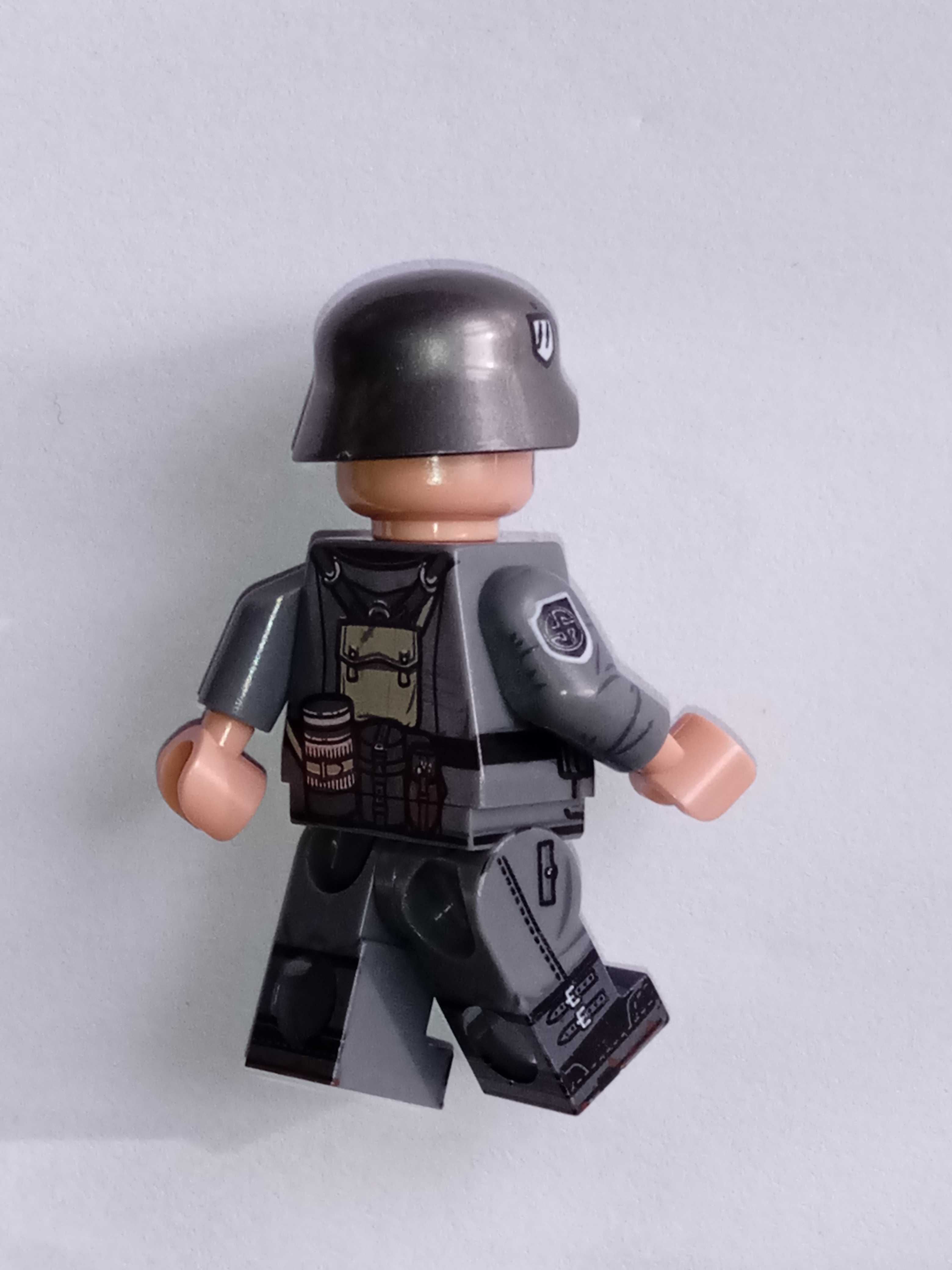 Figurka żołnierza niemieckiego 4 krotny nadruk WW2 komp. z Lego, Cobi