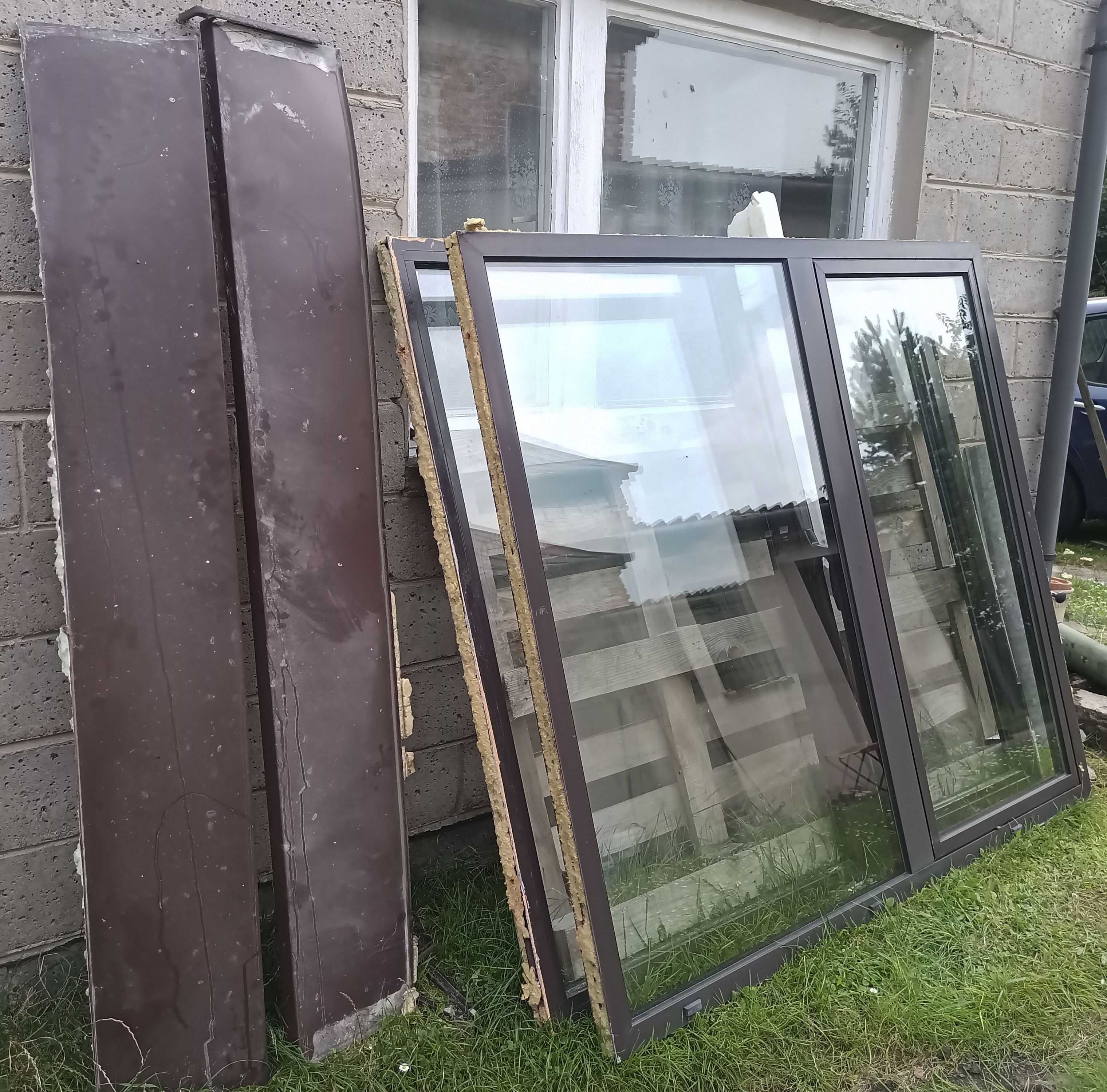 Okno aluminiowe dwuszybowe z ościeżnicą 180x160, ciemny brąz