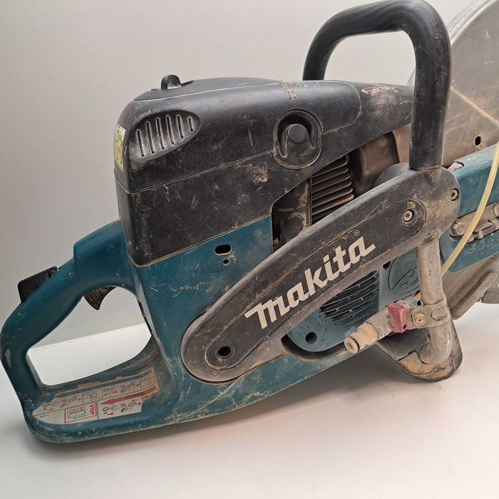 Uszkodzona piła spalinowa do betonu Makita EK8100 – 81cc / 5.1KM