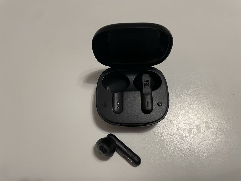 Продам блютуз нафушники JBL wave flex, нові ще в плівці без коробки.