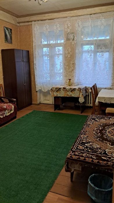 оренда 1-кімнатної квартири з окремую кухнею у комунальній квартирі