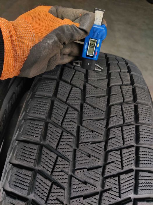 Пара R18 245 60 Bridgestone Blizzak зимові шини у відмінному стані