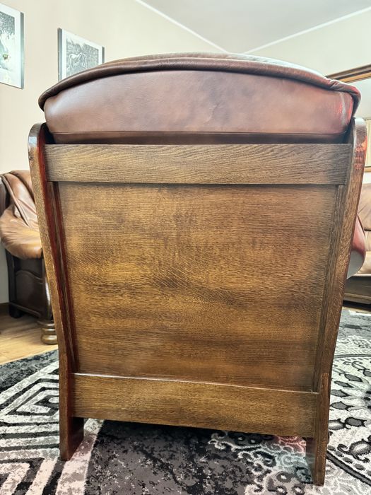 Zestaw wypoczynkowy skórzanych mebli na drewnianym stelarzu 3+2+1