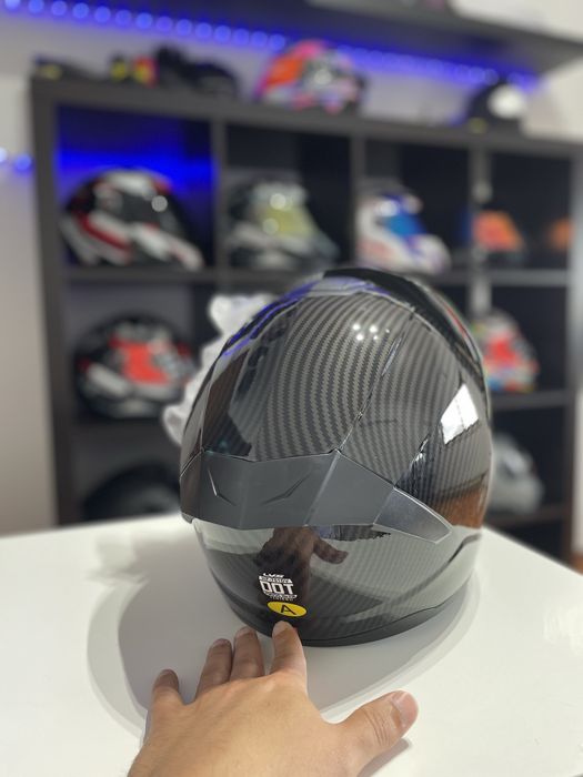 Capacete novo com estampa em carbono por apenas 85!
